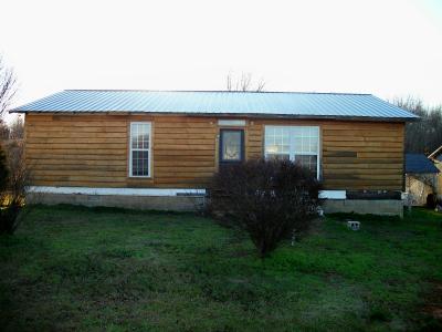 1394 Harpo Rd., Manchester, AL